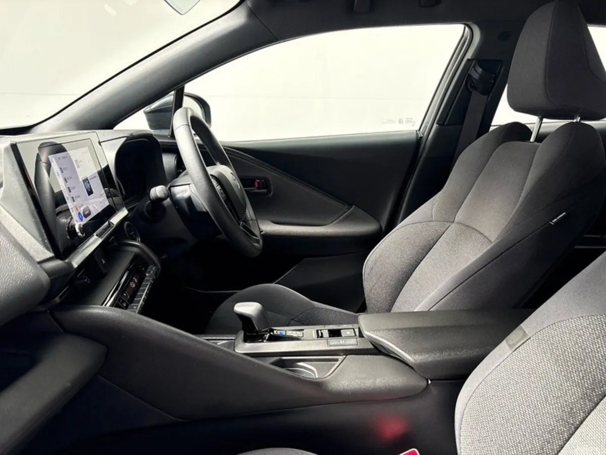Toyota C-HR SUV, Petrol Hybrid, 2024, Silver