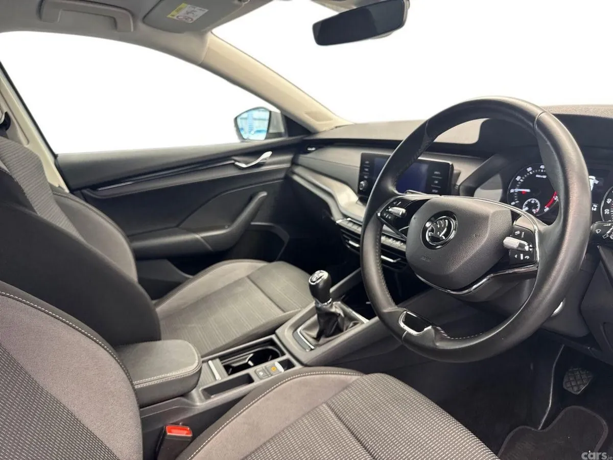 Skoda Octavia Saloon, Petrol, 2022, Grey