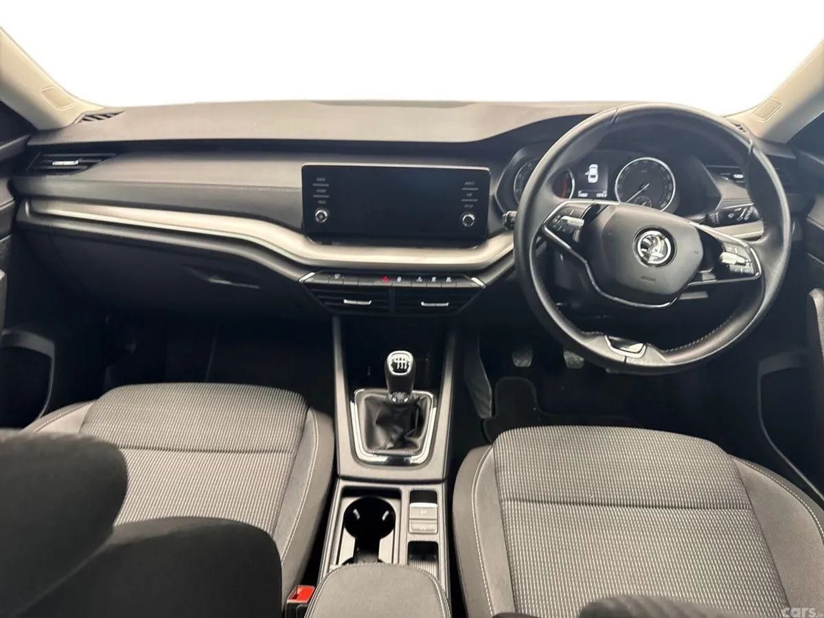 Skoda Octavia Saloon, Petrol, 2022, Grey