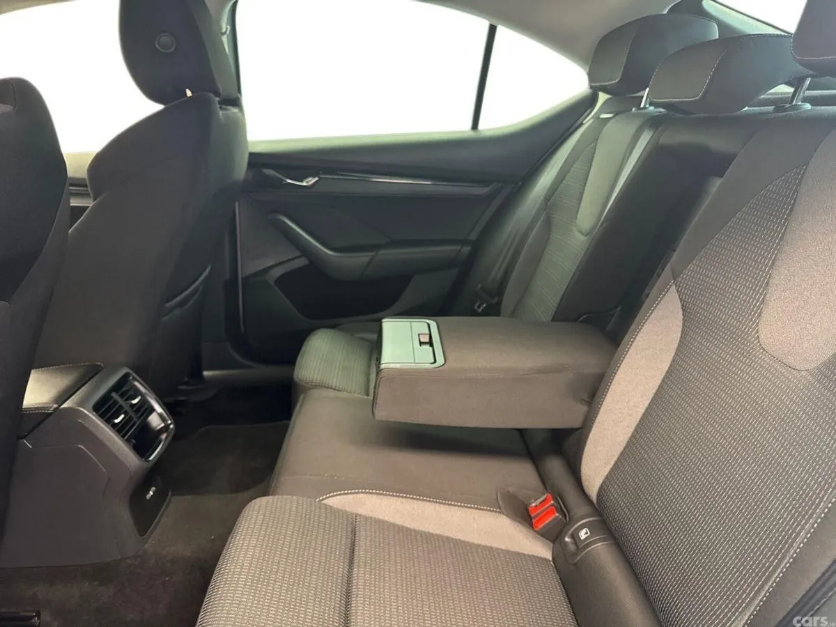Skoda Octavia Saloon, Petrol, 2022, Grey