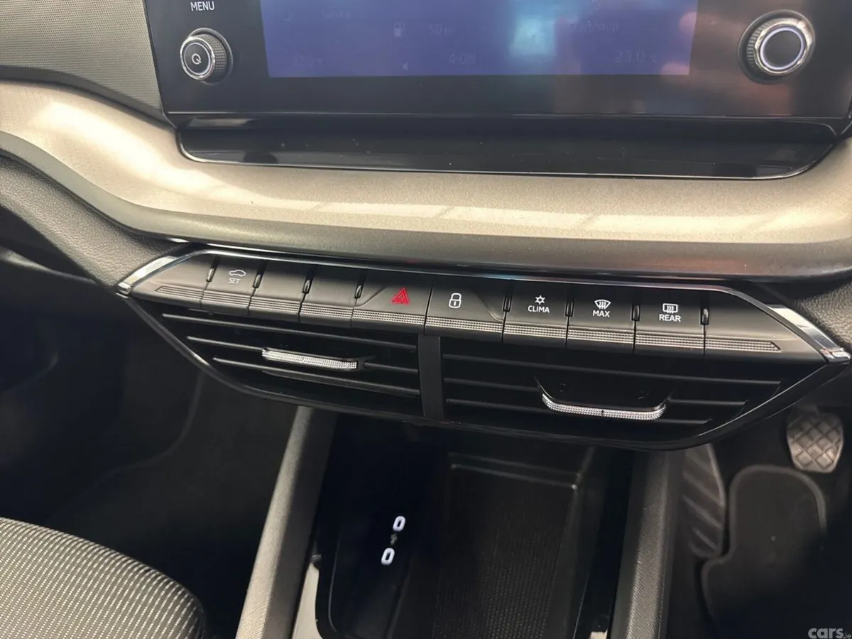 Skoda Octavia Saloon, Petrol, 2022, Grey