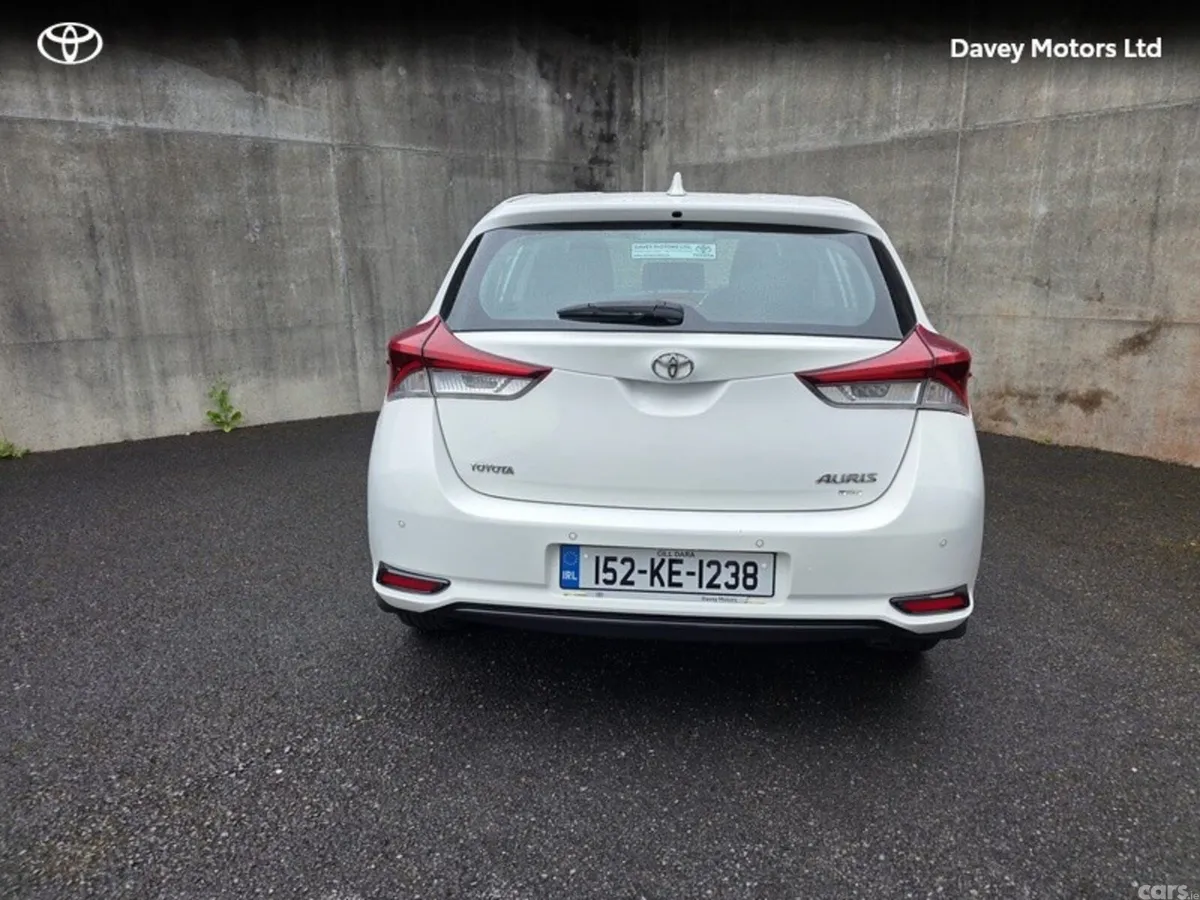 Toyota Auris Hatchback, Diesel, 2015, White