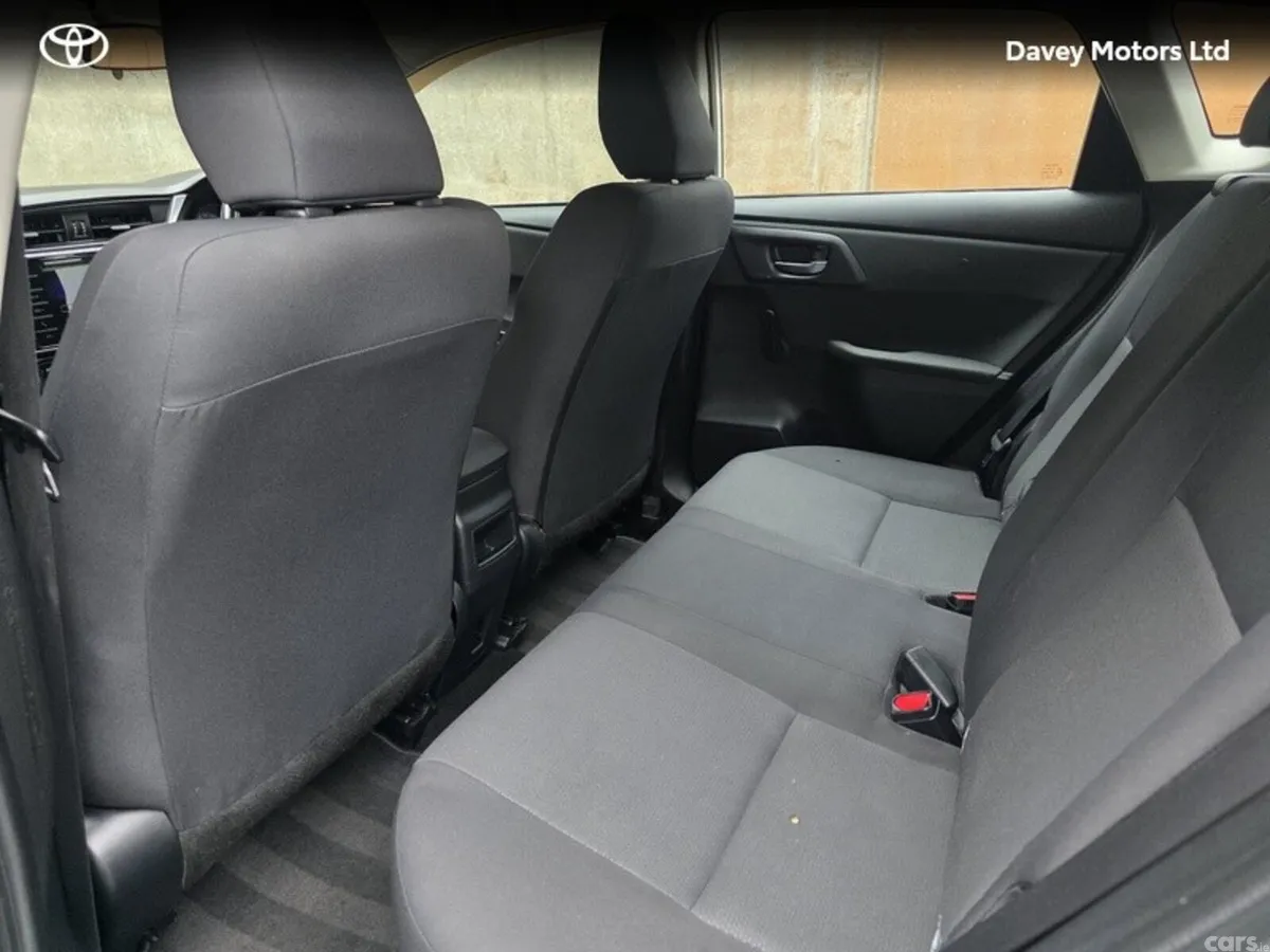 Toyota Auris Hatchback, Diesel, 2015, White