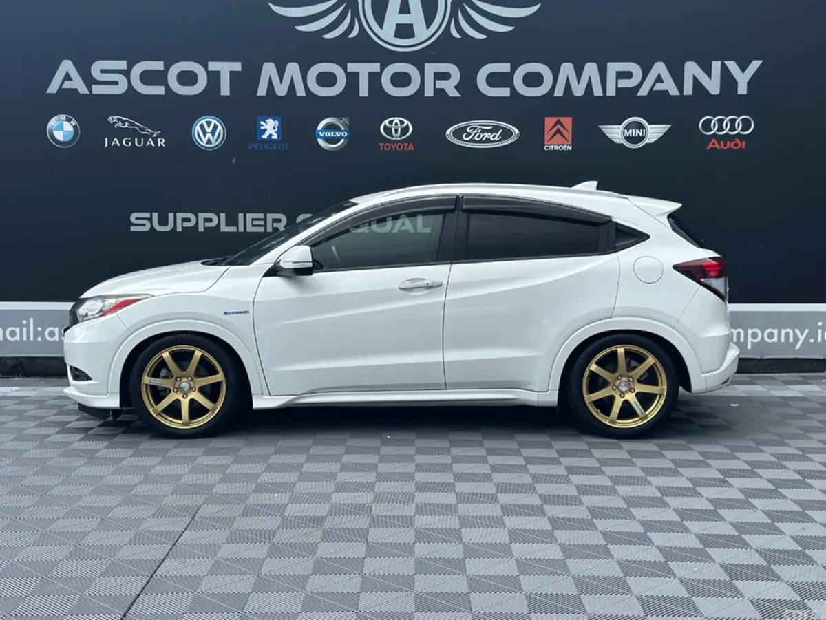 Honda Vezel Hatchback, Petrol Hybrid, 2015, White