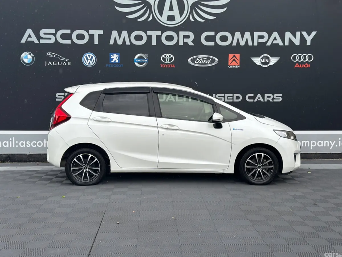 Honda Fit Hatchback, Petrol Hybrid, 2015, White