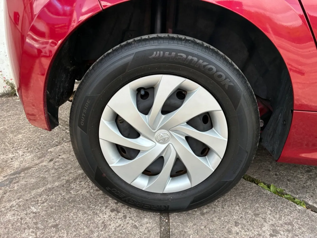 Toyota Yaris Hatchback, Petrol, 2020, Red