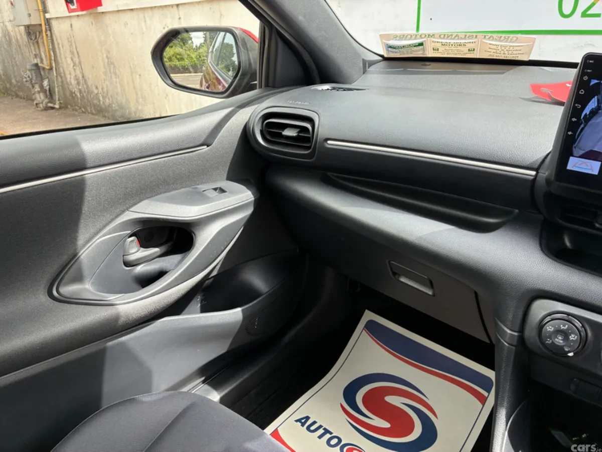 Toyota Yaris Hatchback, Petrol, 2020, Red