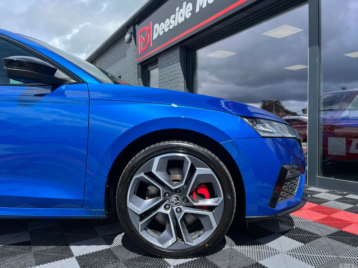 Skoda Octavia Hatchback, Petrol Hybrid, 2023, Blue