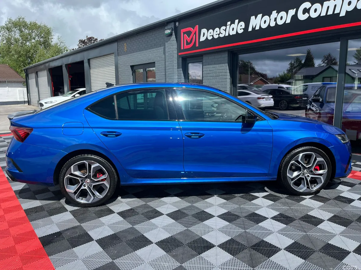 Skoda Octavia Hatchback, Petrol Hybrid, 2023, Blue