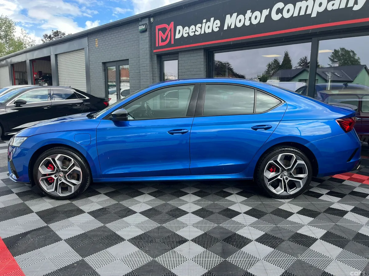 Skoda Octavia Hatchback, Petrol Hybrid, 2023, Blue
