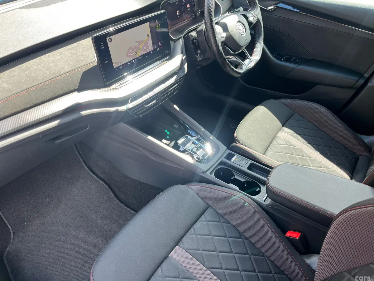 Skoda Octavia Hatchback, Petrol Hybrid, 2023, Blue