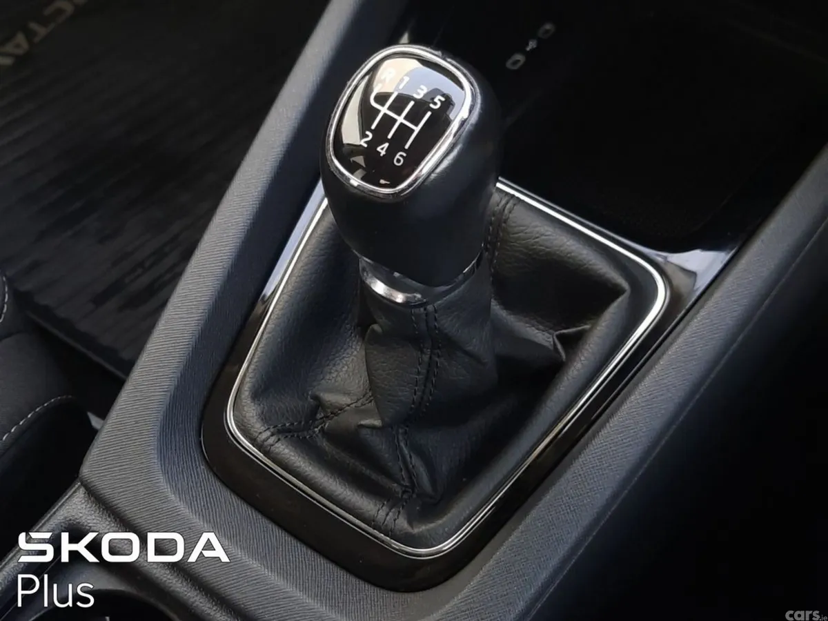 Skoda Octavia Saloon, Diesel, 2024, Blue