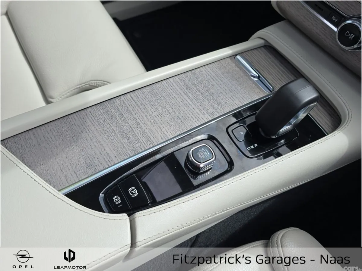Volvo XC90 SUV, Petrol Plug-in Hybrid, 2023, Grey