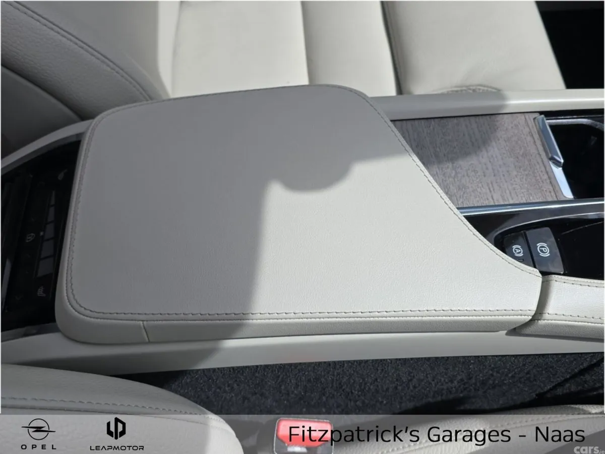Volvo XC90 SUV, Petrol Plug-in Hybrid, 2023, Grey