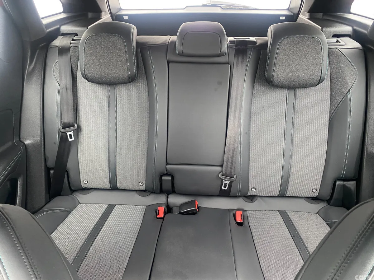 Peugeot 3008 MPV, Diesel, 2023, Red