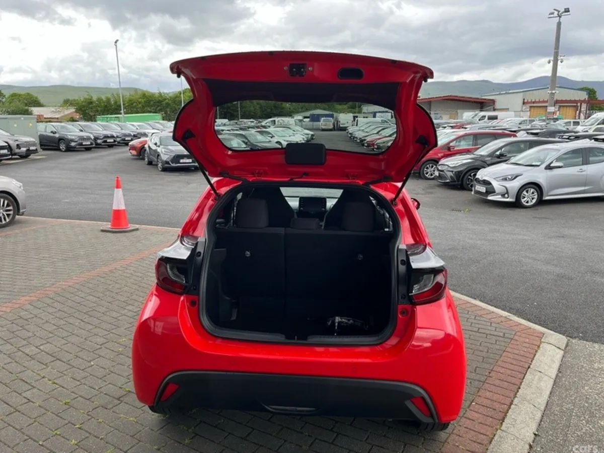 Toyota Yaris Hatchback, Petrol Hybrid, 2020, Red