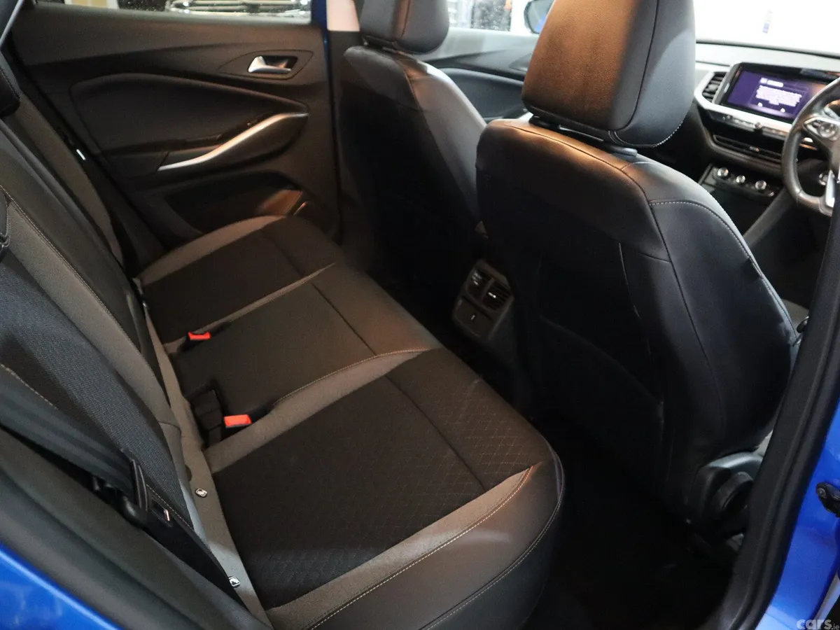 Opel Grandland Hatchback, Petrol Hybrid, 2022, Blue