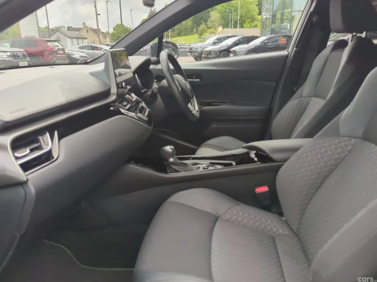 Toyota C-HR SUV, Petrol Hybrid, 2023, Grey
