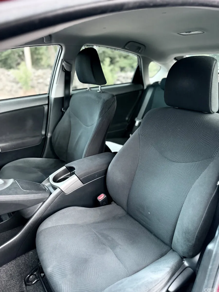 Toyota Prius Saloon, Petrol Hybrid, 2014, Red