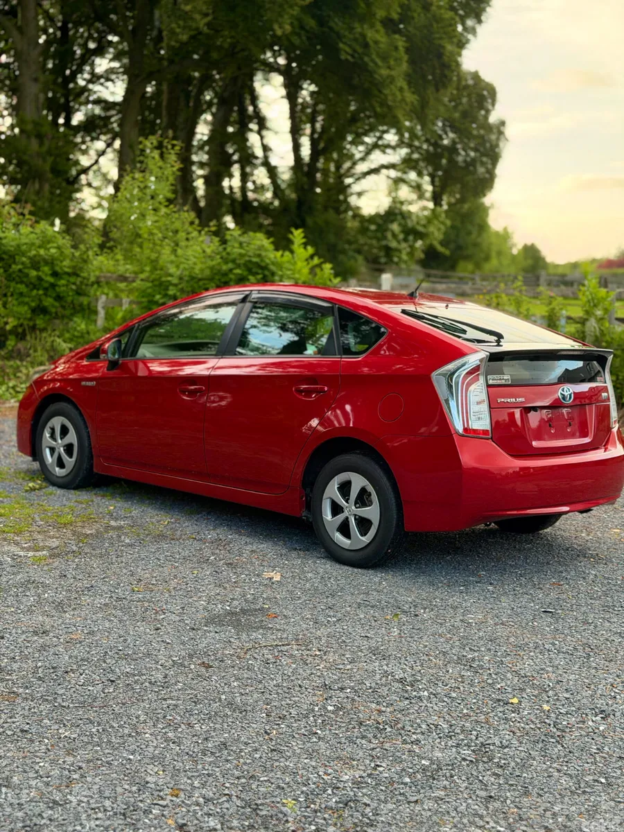 Toyota Prius Saloon, Petrol Hybrid, 2014, Red
