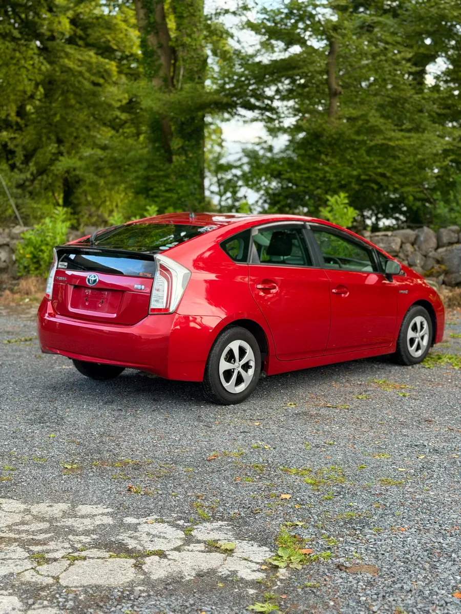 Toyota Prius Saloon, Petrol Hybrid, 2014, Red