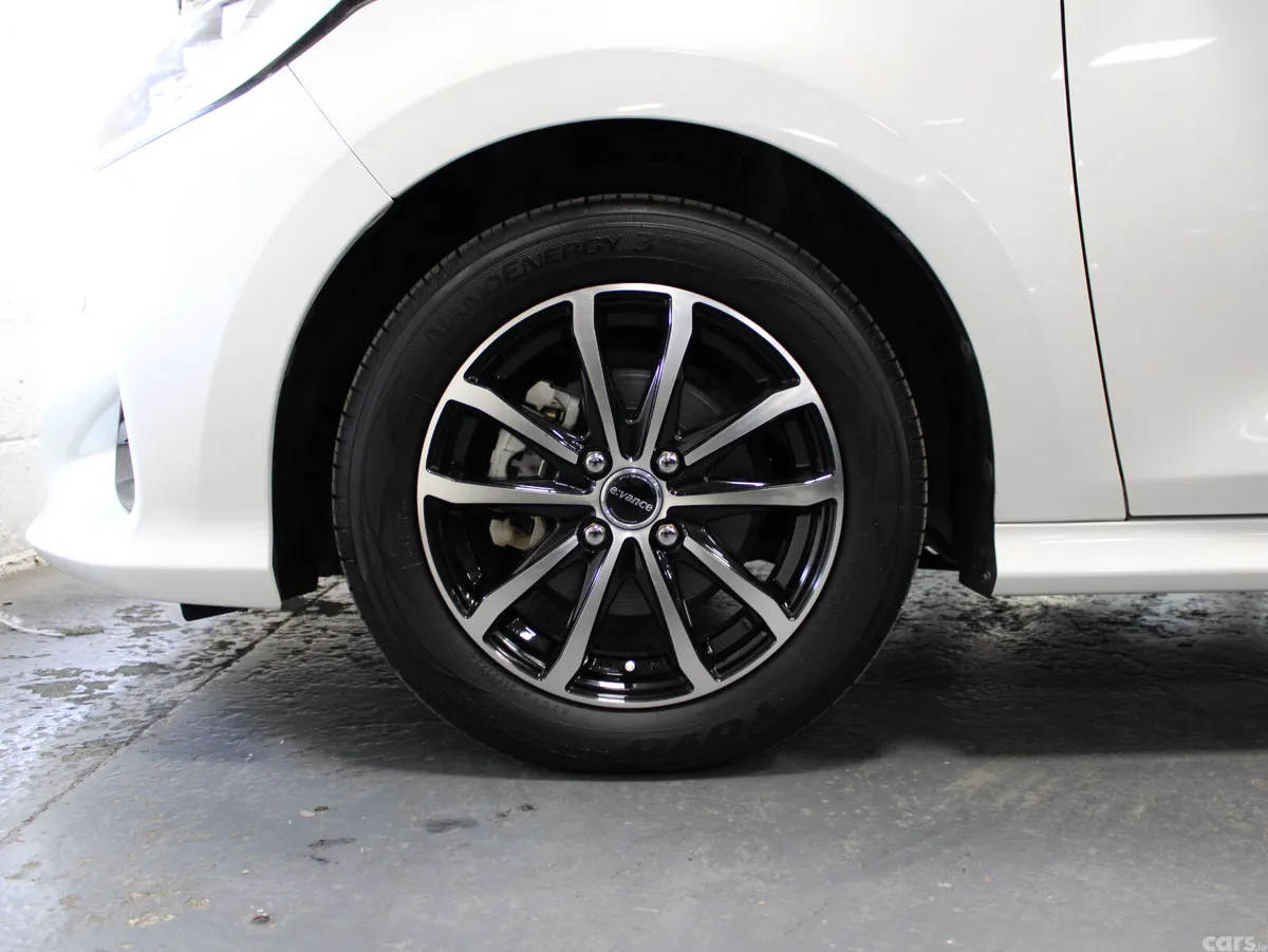 Toyota Yaris Hatchback, Petrol, 2021, White