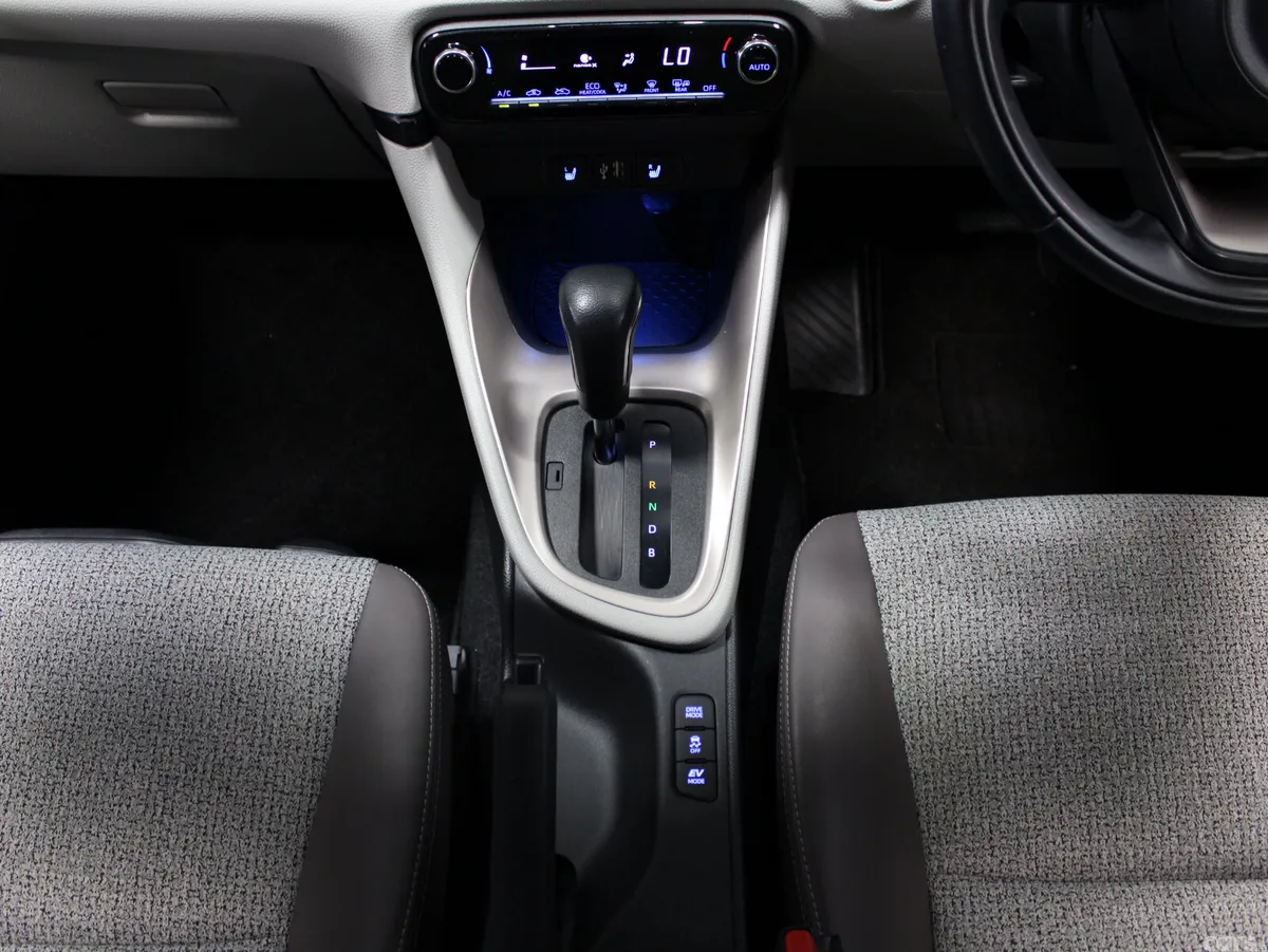 Toyota Yaris Hatchback, Petrol, 2021, White