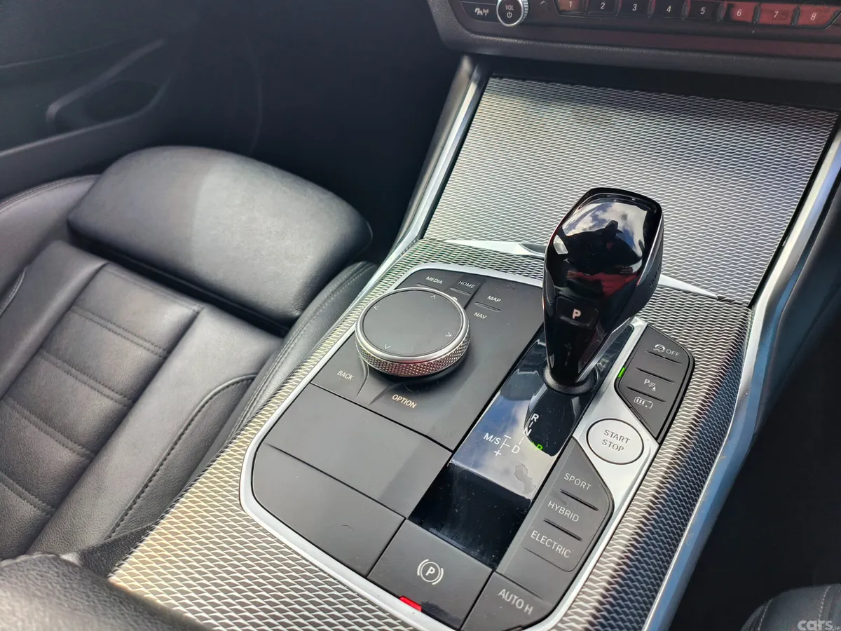 BMW 3-Series Estate, Petrol Hybrid, 2022, White