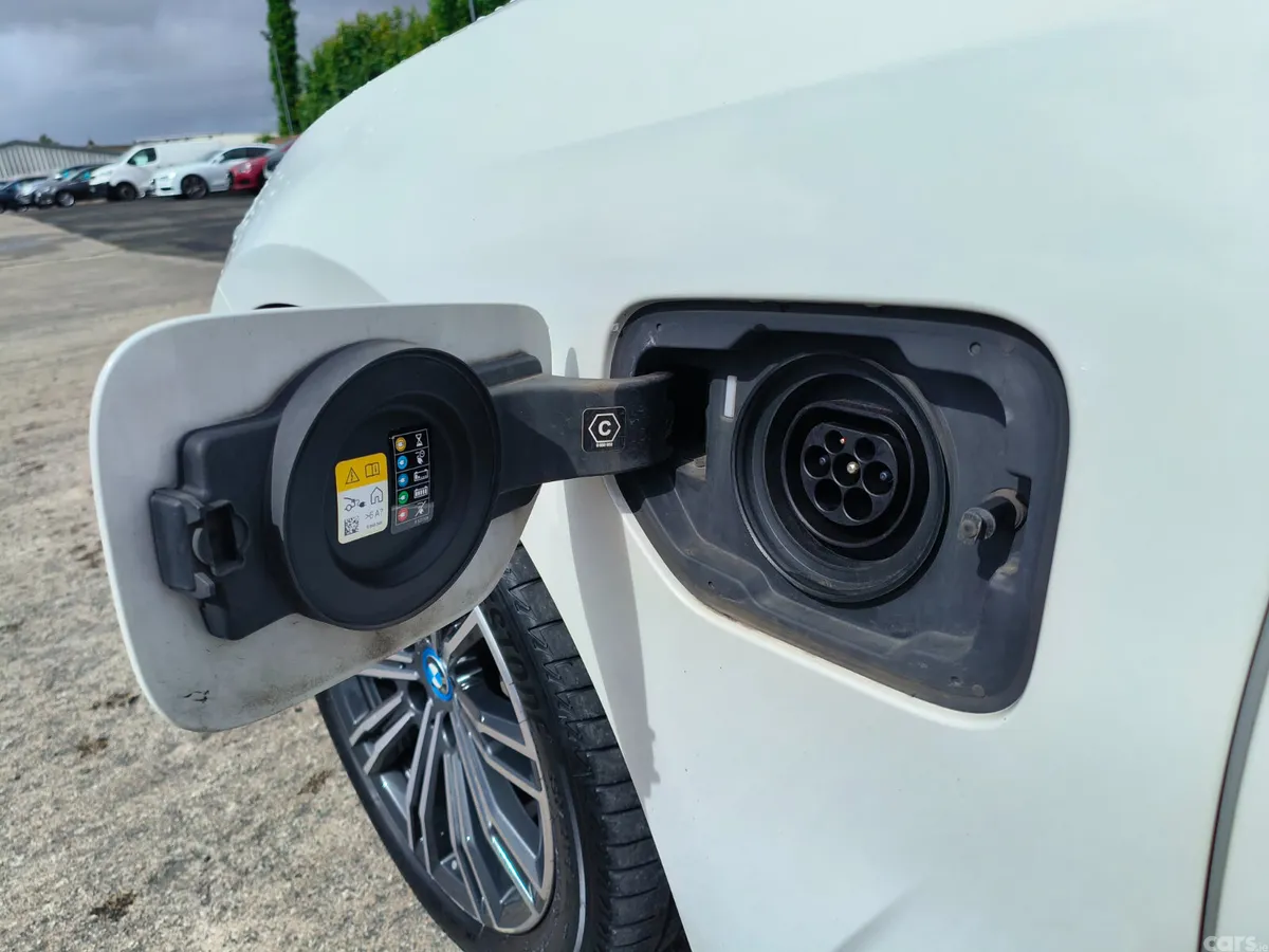BMW 3-Series Estate, Petrol Hybrid, 2022, White