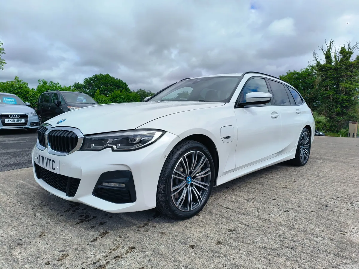 BMW 3-Series Estate, Petrol Hybrid, 2022, White