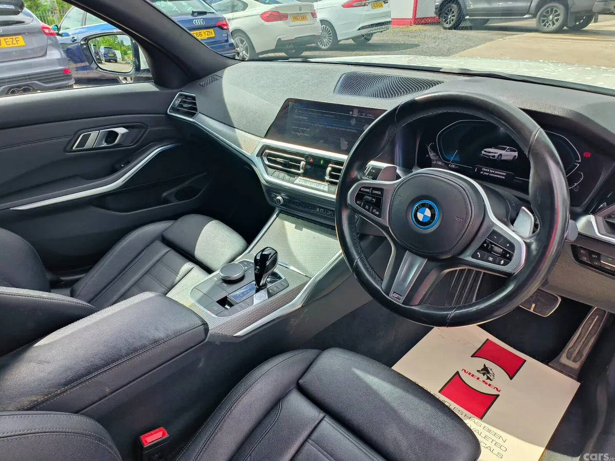 BMW 3-Series Estate, Petrol Hybrid, 2022, White