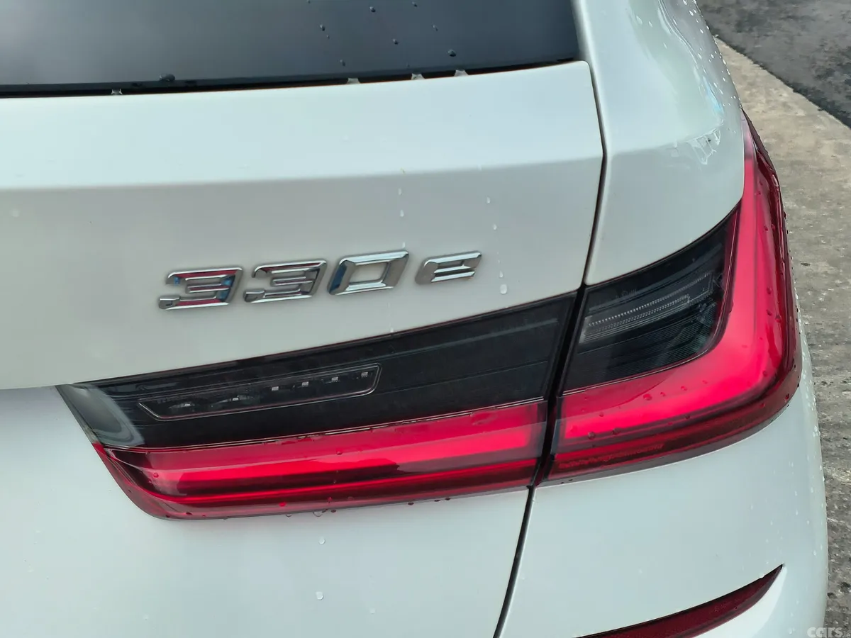 BMW 3-Series Estate, Petrol Hybrid, 2022, White