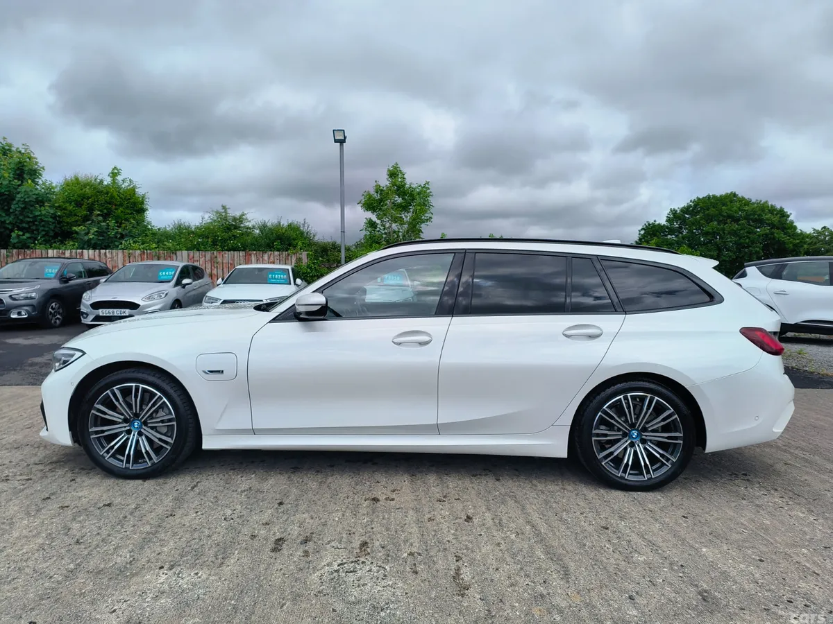 BMW 3-Series Estate, Petrol Hybrid, 2022, White
