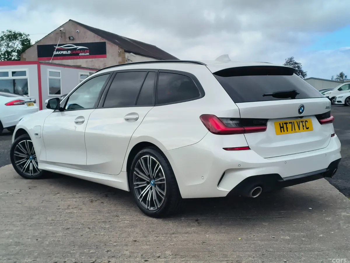 BMW 3-Series Estate, Petrol Hybrid, 2022, White