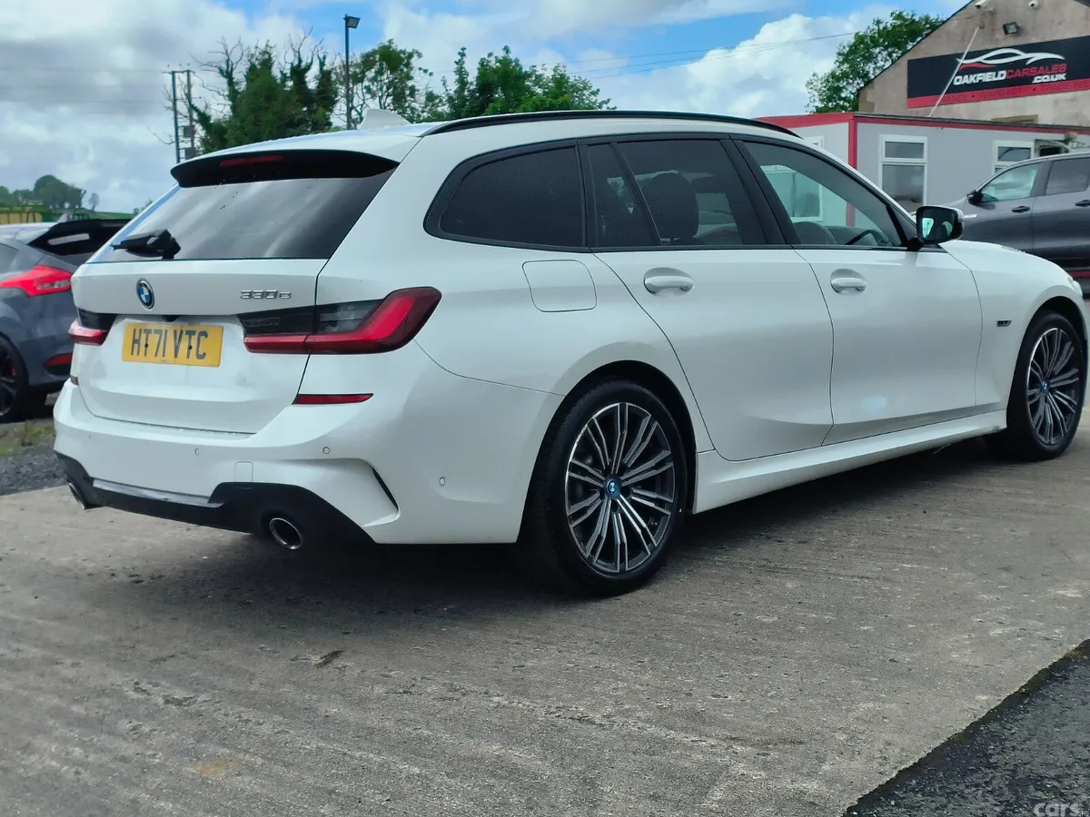 BMW 3-Series Estate, Petrol Hybrid, 2022, White