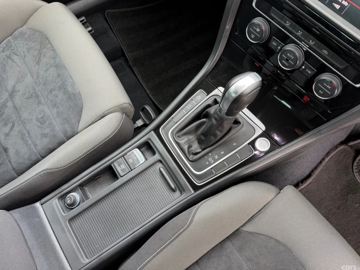 Volkswagen Golf Hatchback, Petrol, 2017, Grey