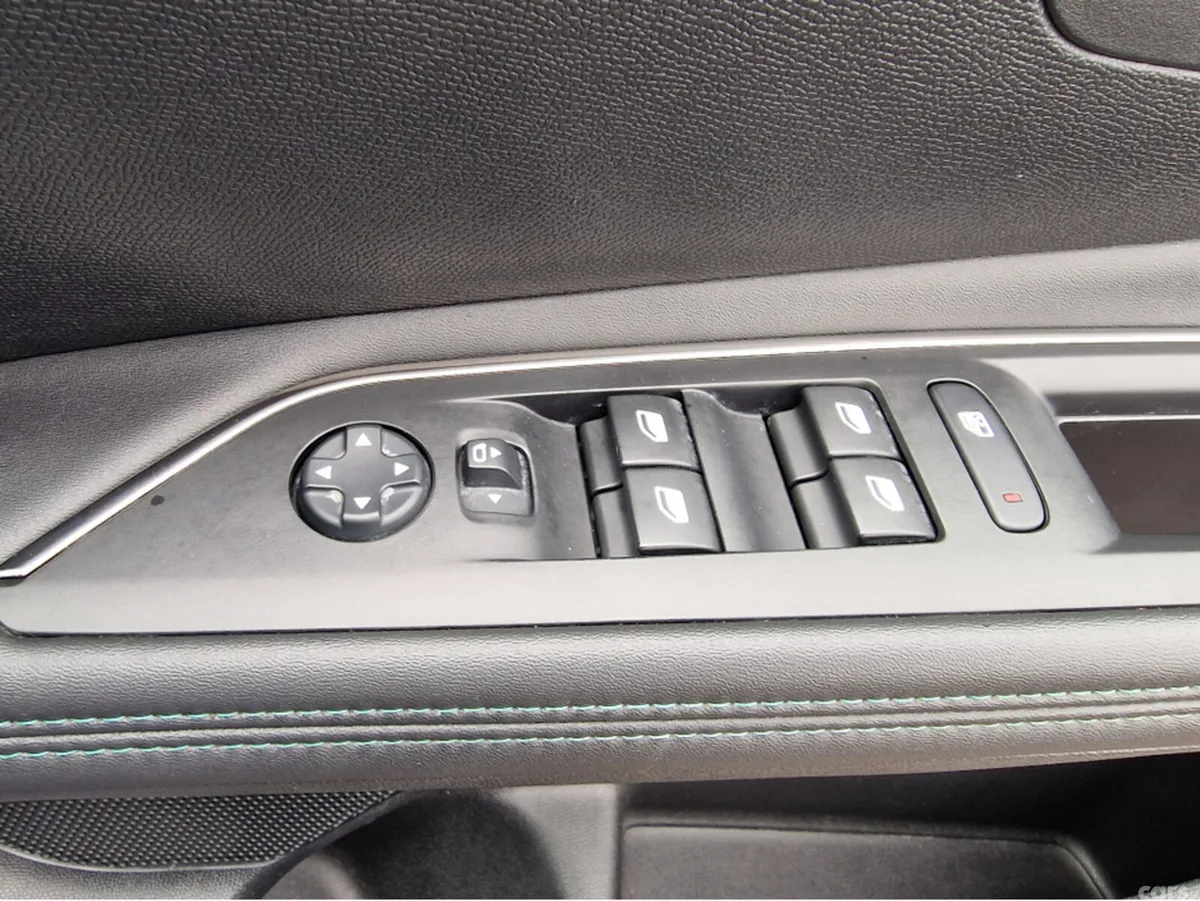 Peugeot 3008 Hatchback, Petrol Plug-in Hybrid, 2022, Grey