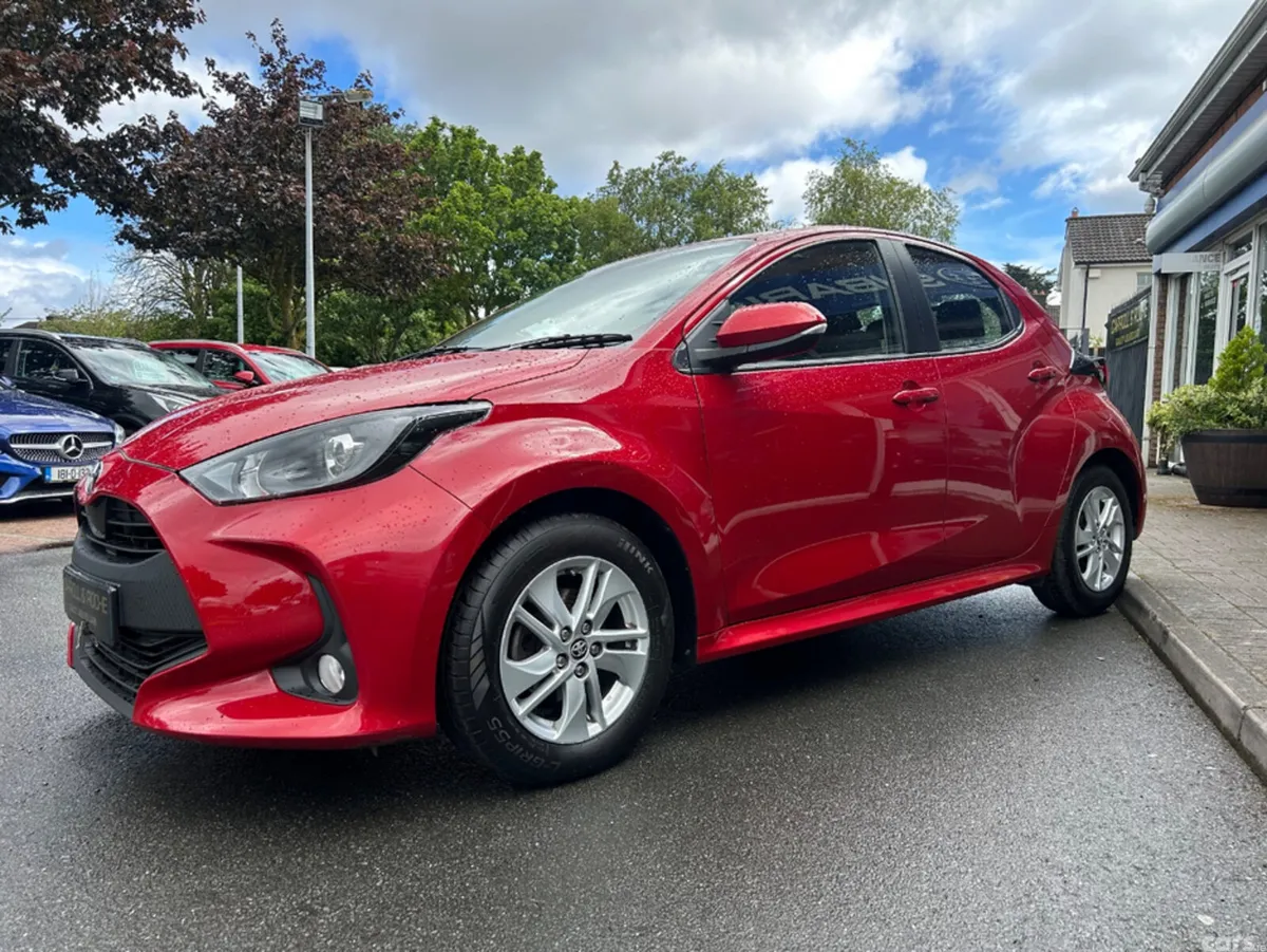 Toyota Yaris Hatchback, Petrol, 2022, Red