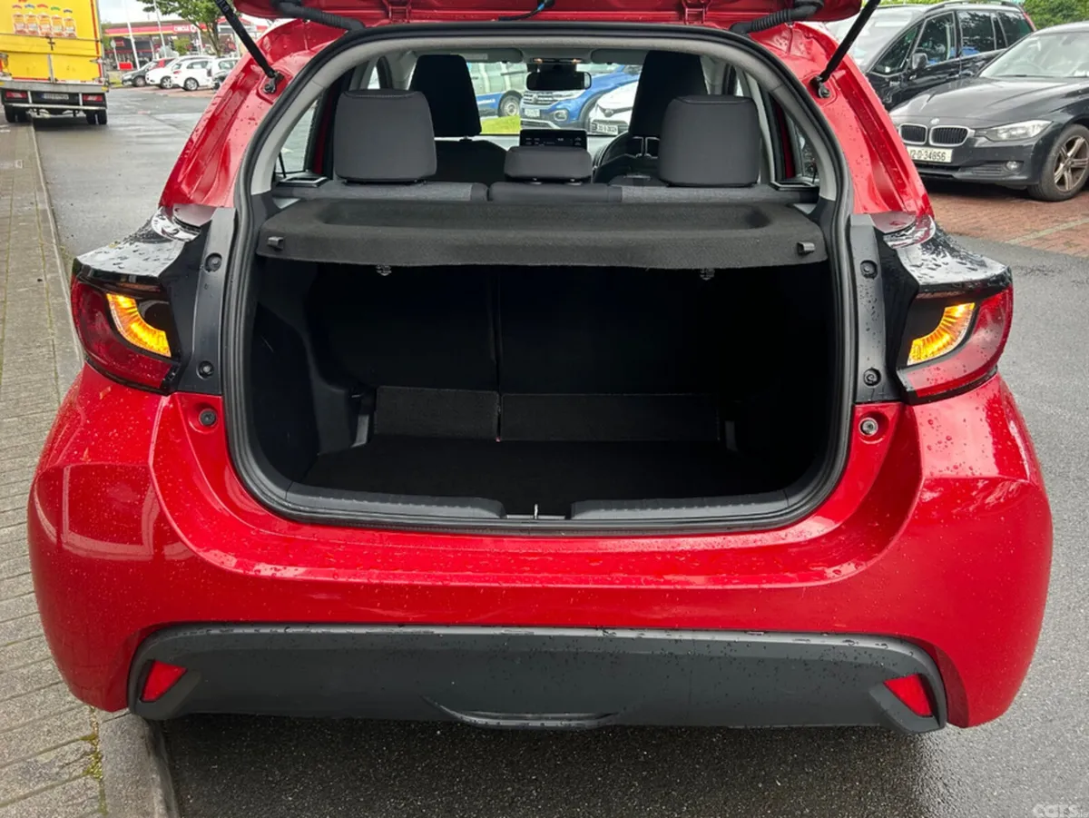 Toyota Yaris Hatchback, Petrol, 2022, Red