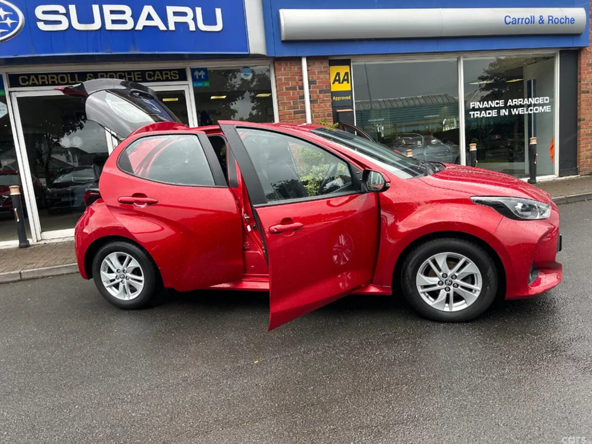 Toyota Yaris Hatchback, Petrol, 2022, Red