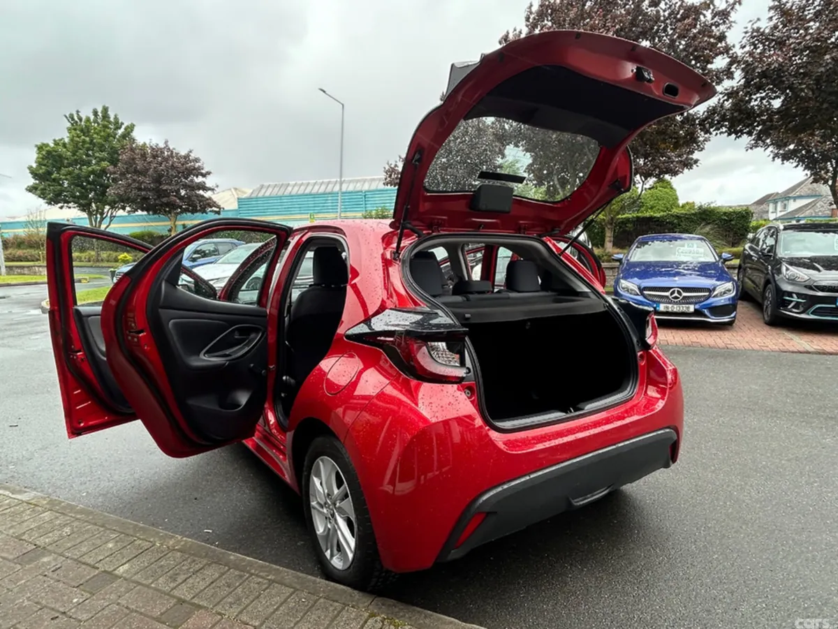 Toyota Yaris Hatchback, Petrol, 2022, Red