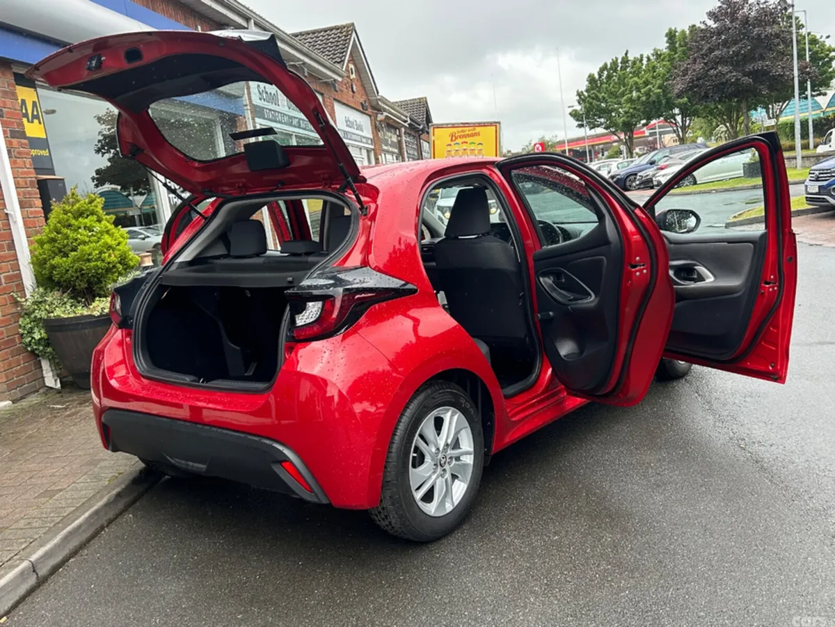 Toyota Yaris Hatchback, Petrol, 2022, Red