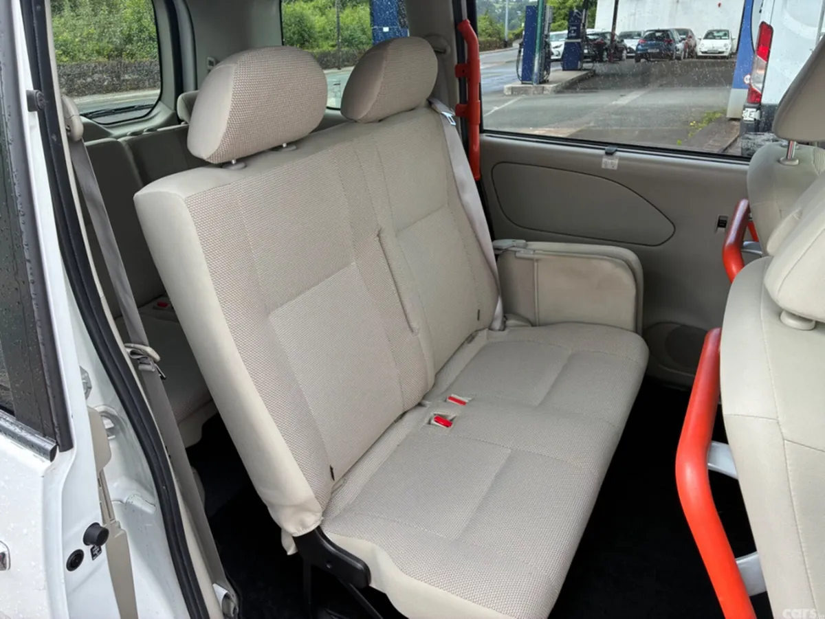 Nissan Serena Hatchback, Petrol Hybrid, 2018, White