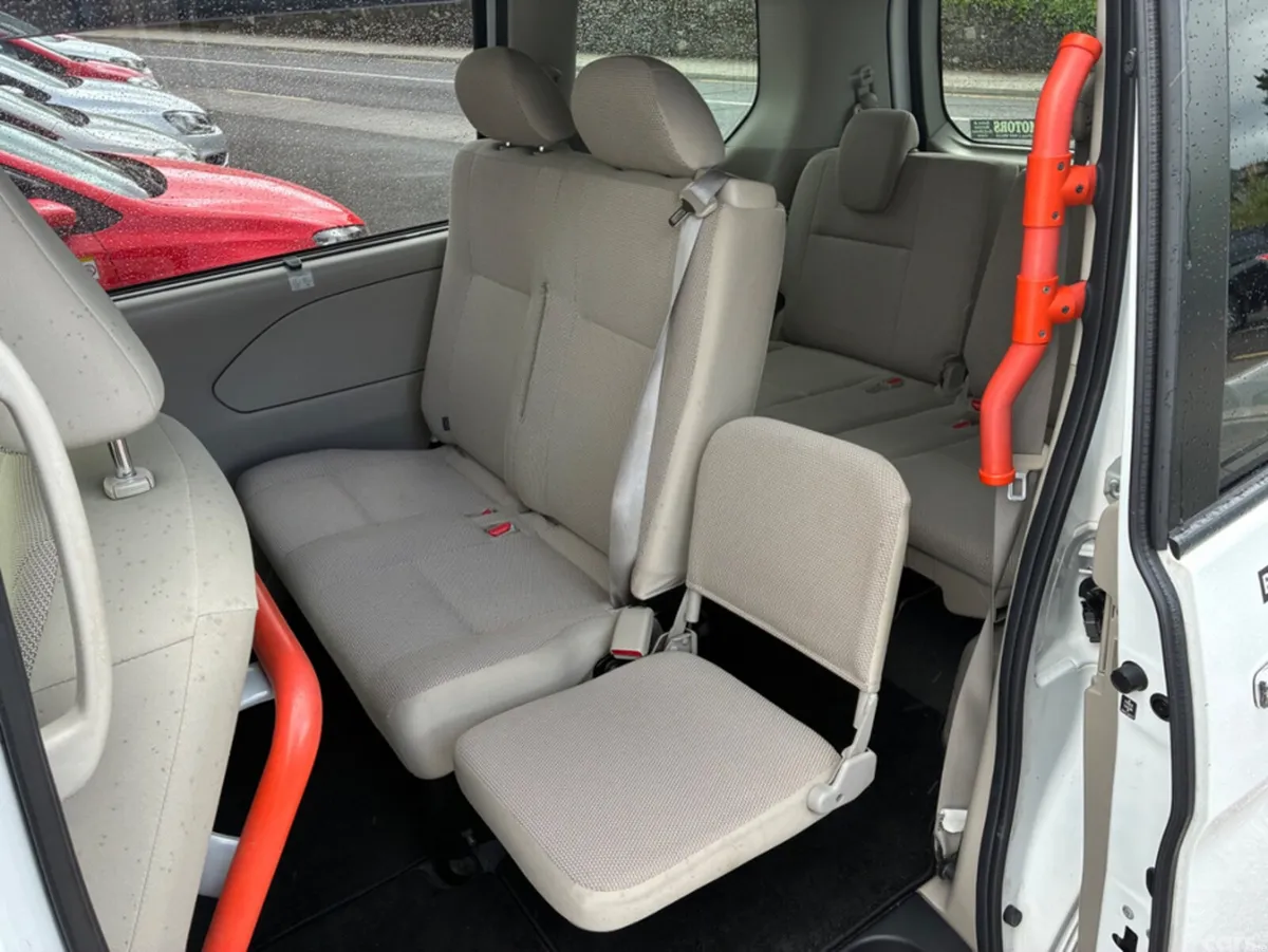 Nissan Serena Hatchback, Petrol Hybrid, 2018, White