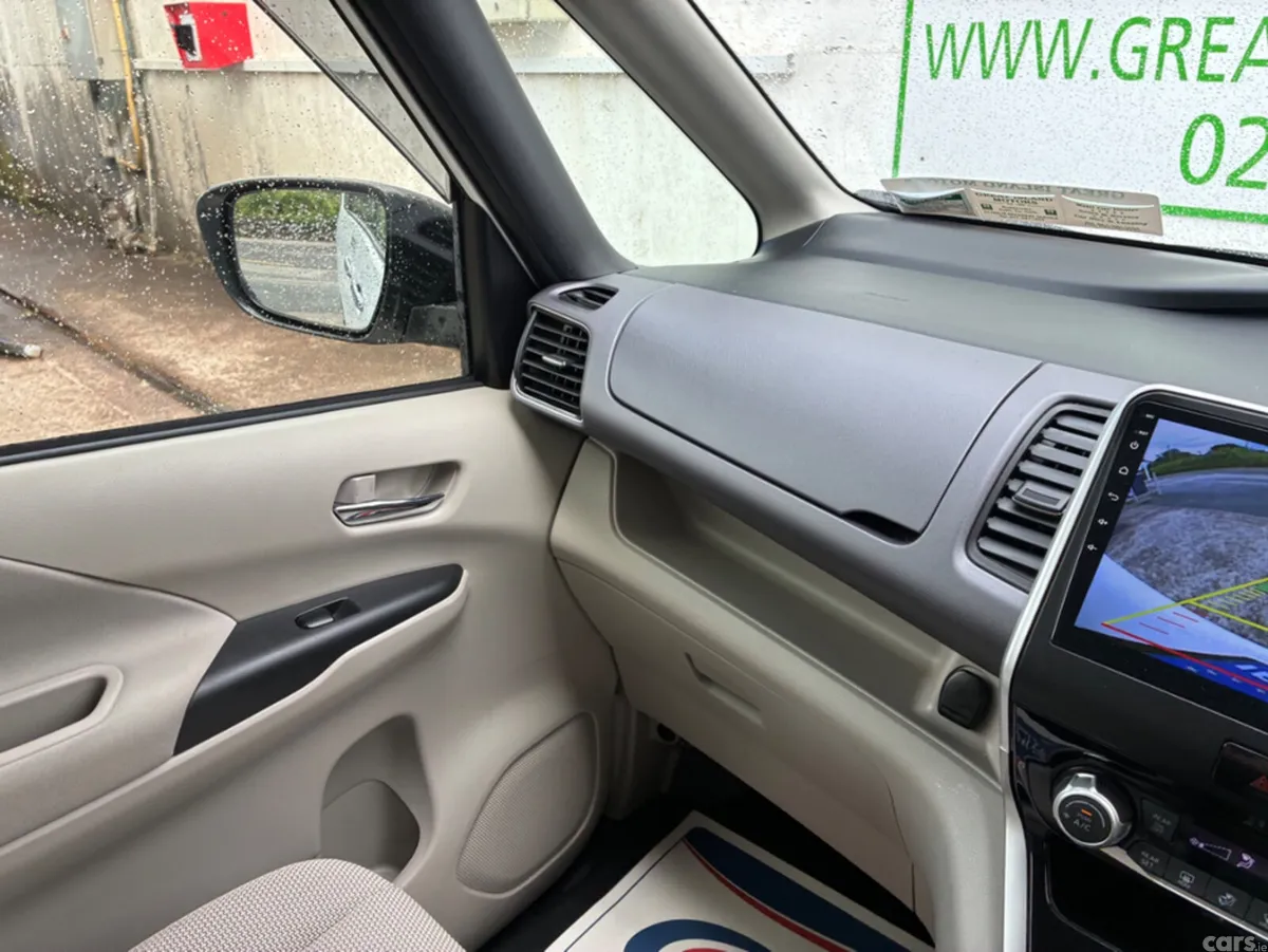 Nissan Serena Hatchback, Petrol Hybrid, 2018, White