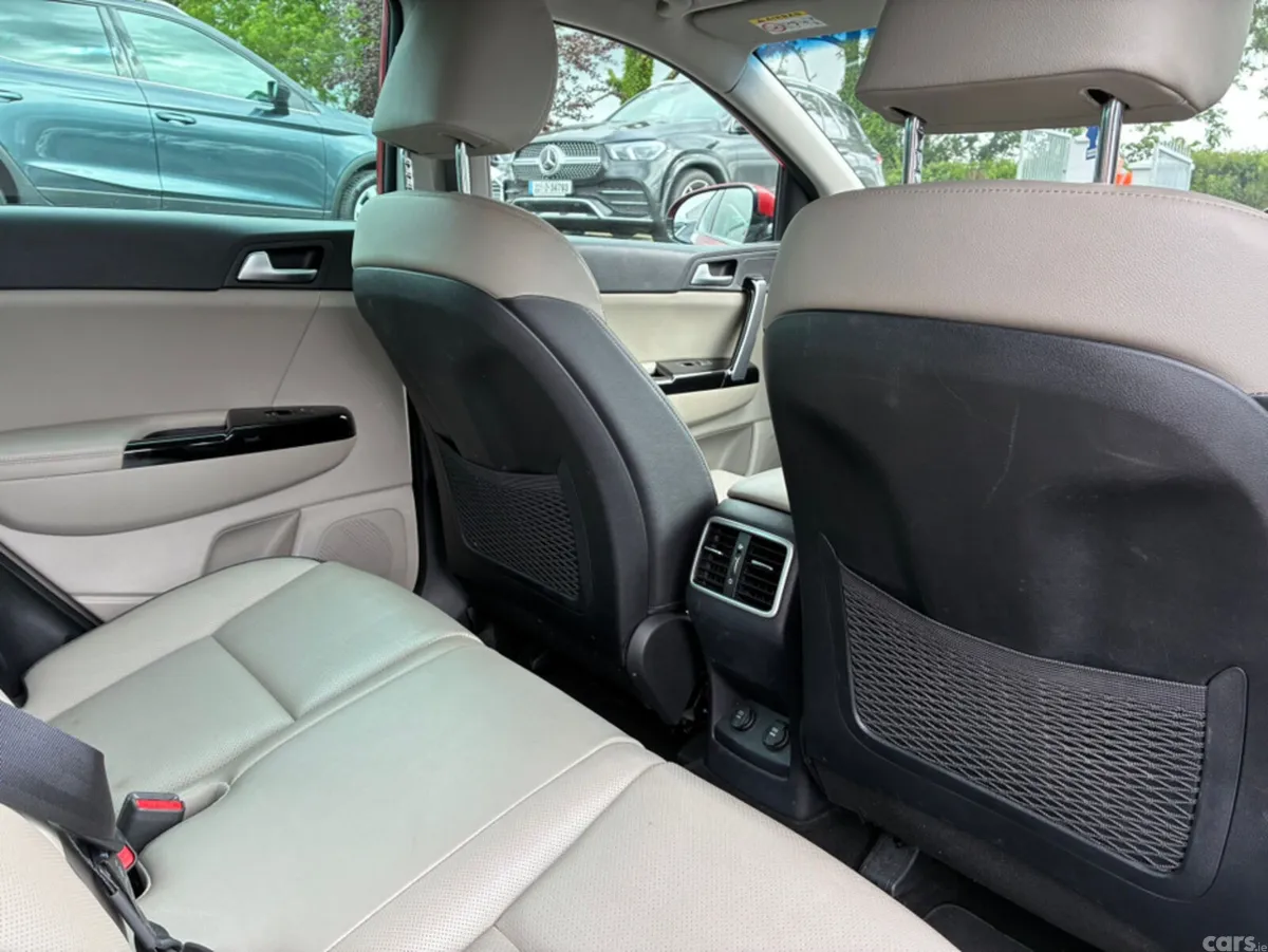 Kia Sportage MPV, Diesel, 2019, Red