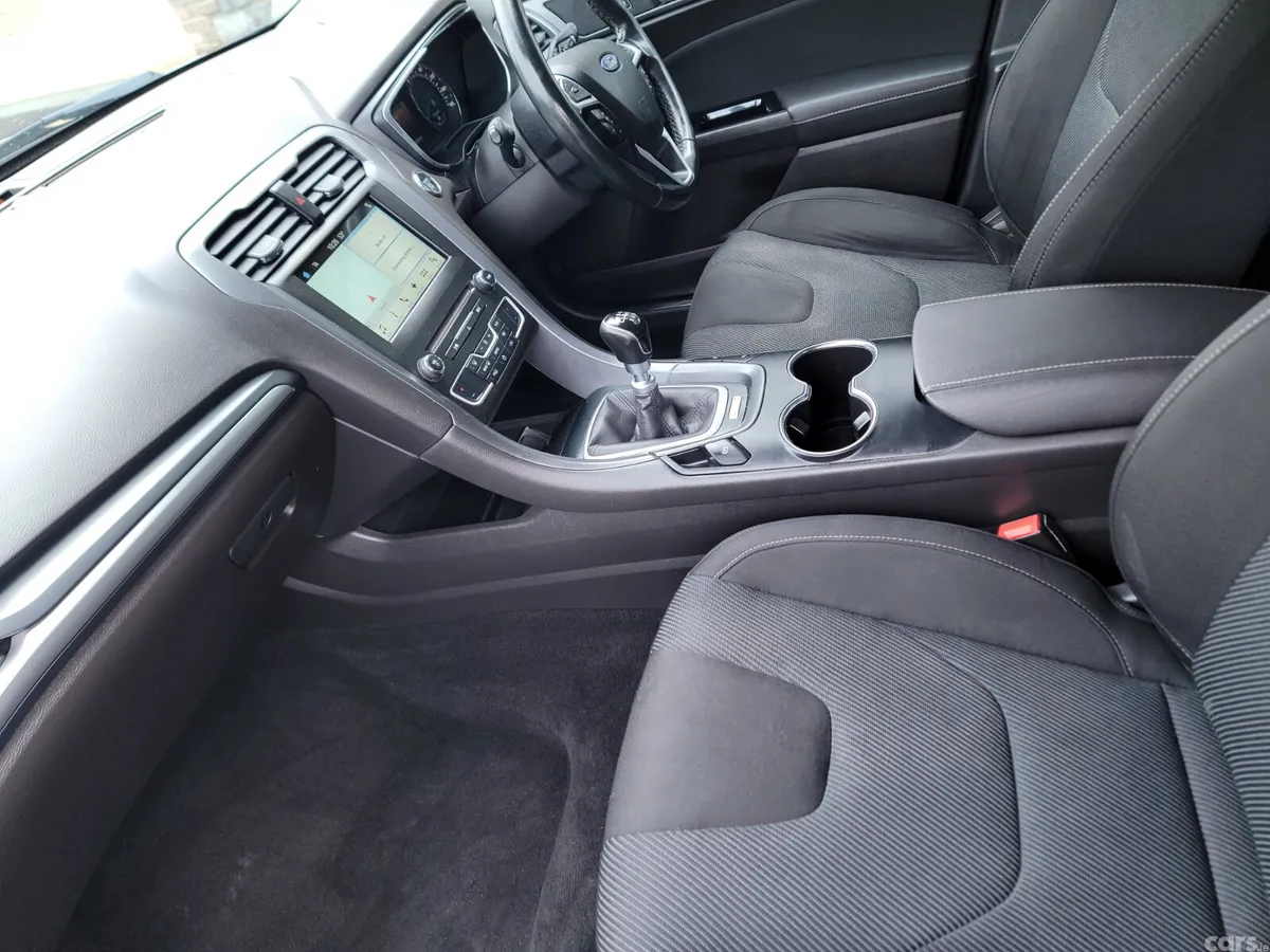 Ford Mondeo Hatchback, Diesel, 2017, Grey