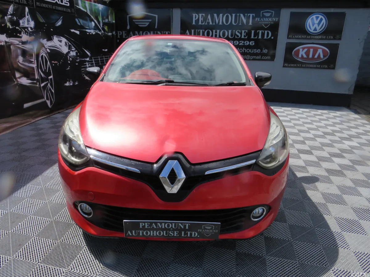 Renault Clio Hatchback, Petrol, 2016, Red