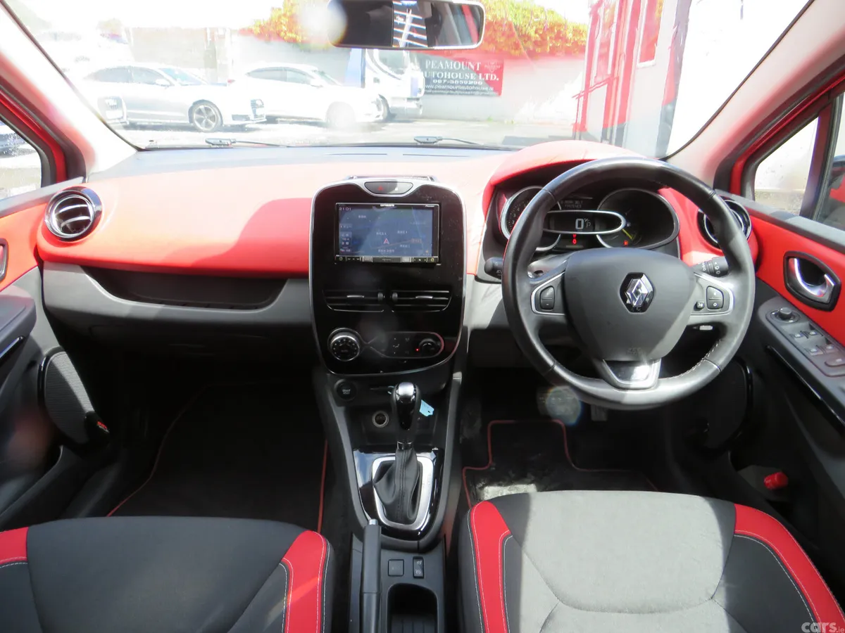 Renault Clio Hatchback, Petrol, 2016, Red