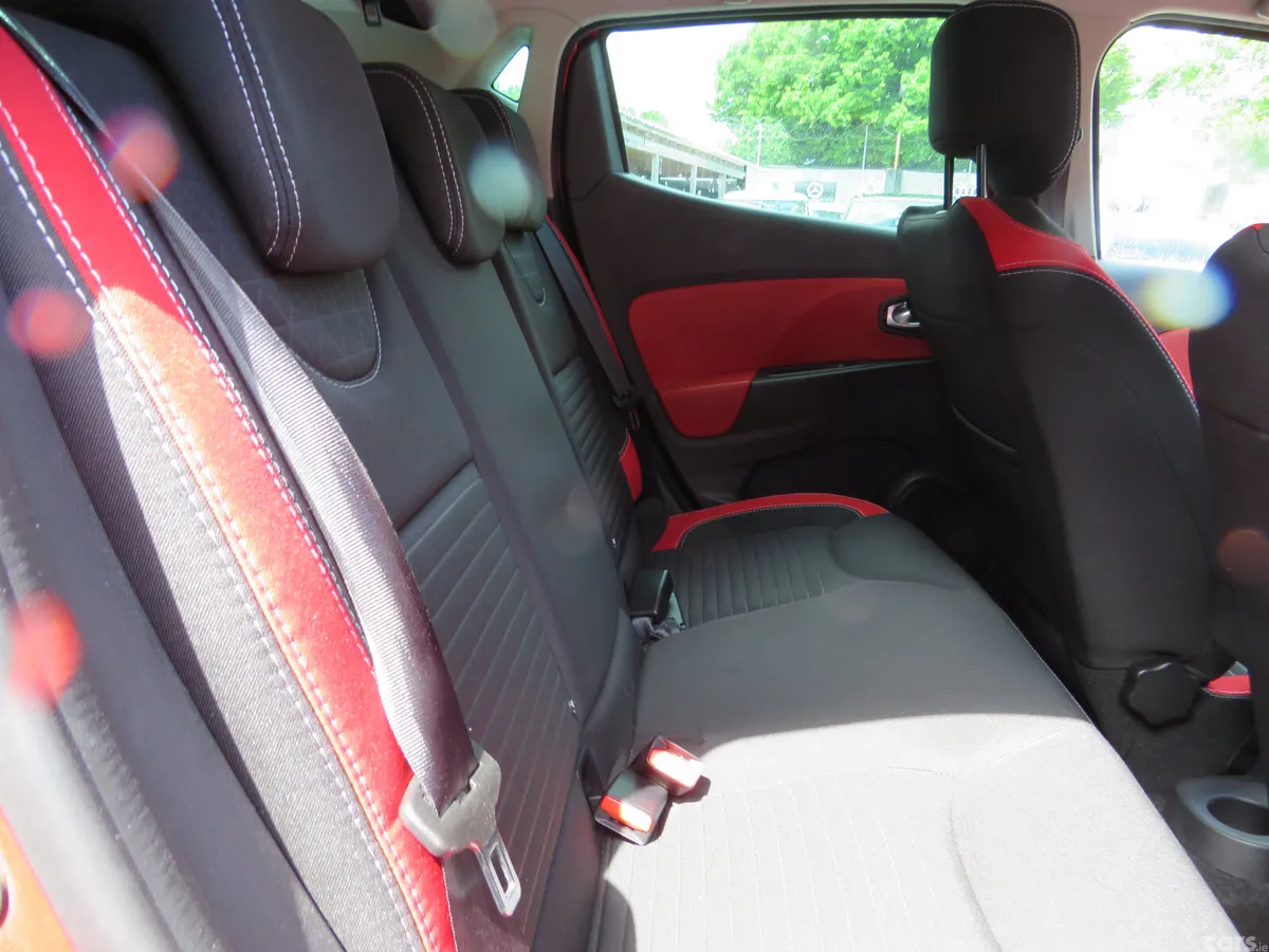 Renault Clio Hatchback, Petrol, 2016, Red